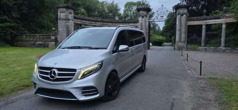 Taxi in Edinburgh offering city and out-of-city transfers with Scotland Travel Solution.